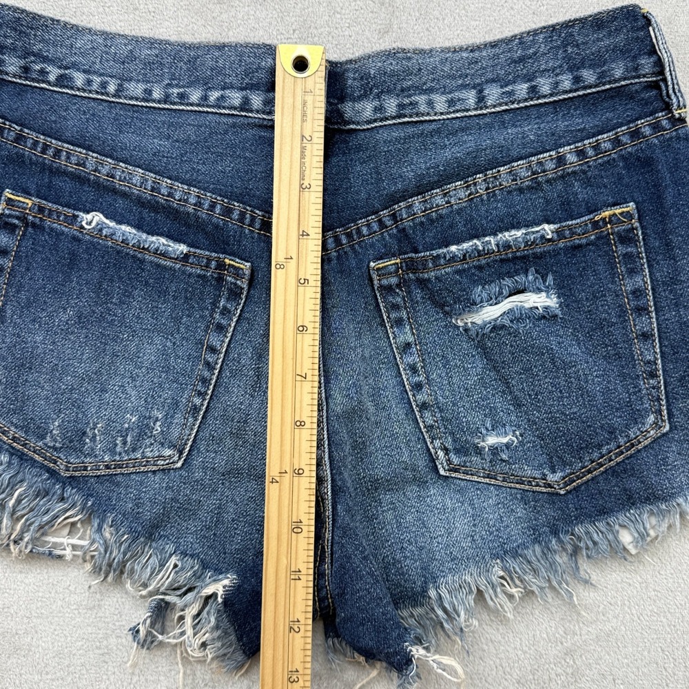 We The Free Denim Shorts Women 26 Blue Distressed Raw Hem Button Fly Boho CutOff - Picture 8 of 10